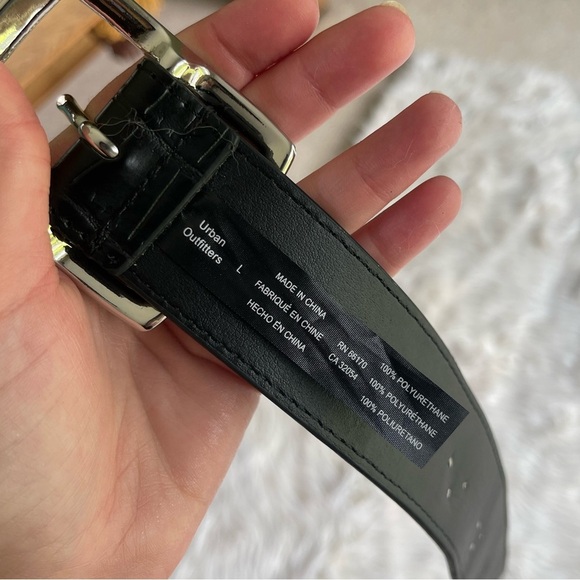 Urban Outfitters Heart Studded Belt Size Large - Picture 6 of 6